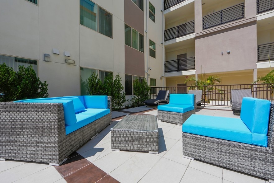 Building Photo - Aura NoHo