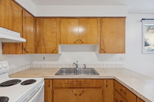Building Photo - Knowles Properties