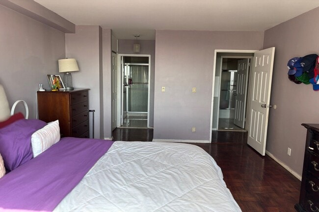 Building Photo - 2000 Linwood Ave