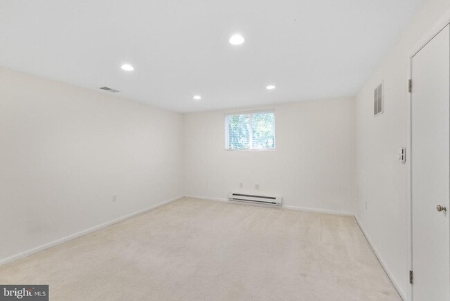 Building Photo - 7611 Whittier Blvd