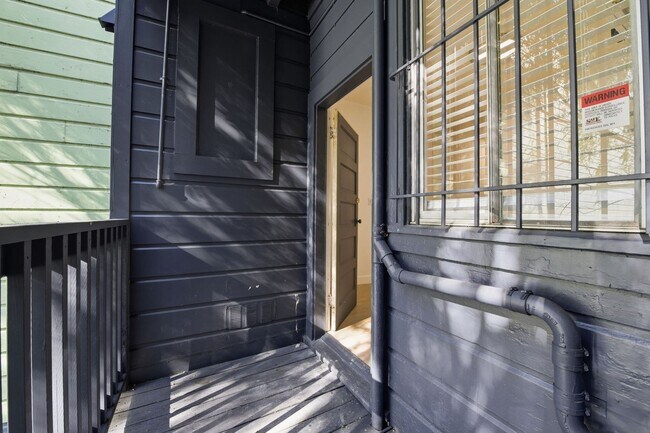 Building Photo - 381 Ivy St