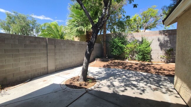 Building Photo - 1413 Iron Springs Dr