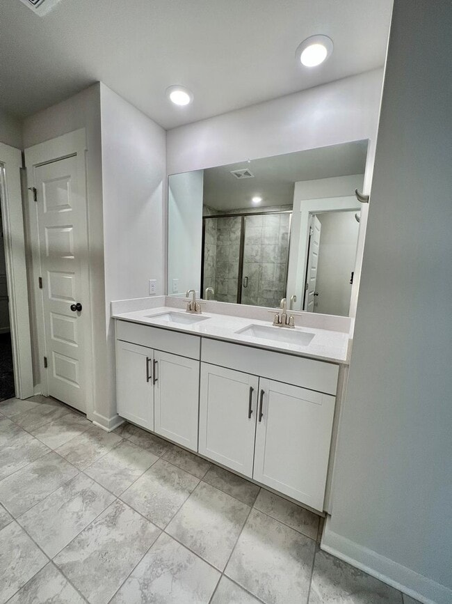 Building Photo - 5 Bed, 3.5 Bath Home w/ 2 Car Garage in Harvest Point