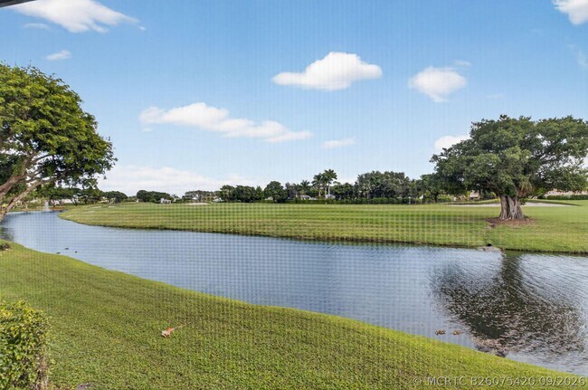 Building Photo - 451 Greensward Ln