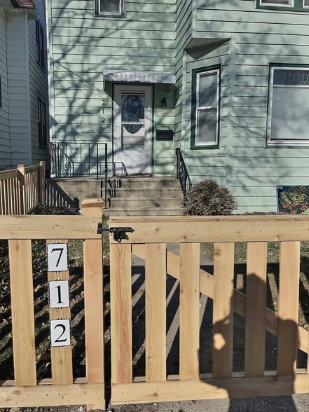 Building Photo - 712 45th St