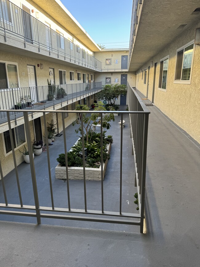 Courtyard outside unit - 2844 E 3rd St