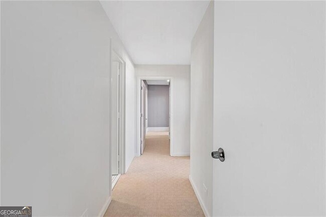 Building Photo - 2575 Peachtree Rd NE