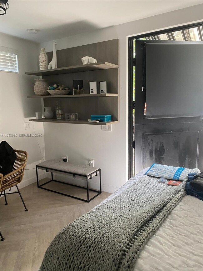 Building Photo - 1321 Asturia Ave