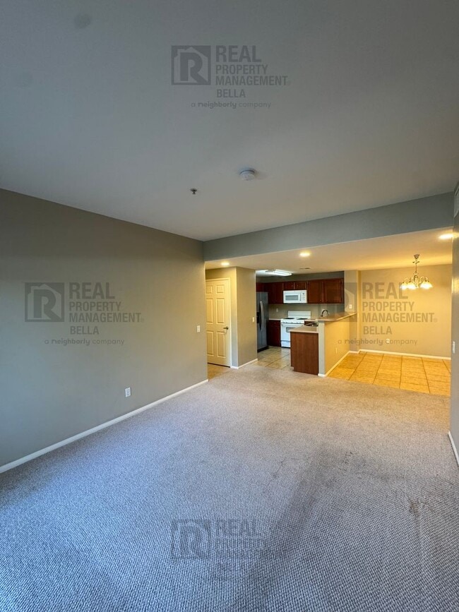 Building Photo - You won't want to miss this!