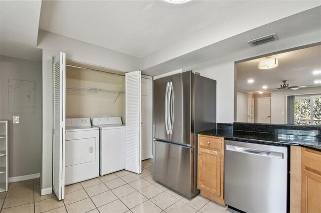 Building Photo - 3404 Latania Dr