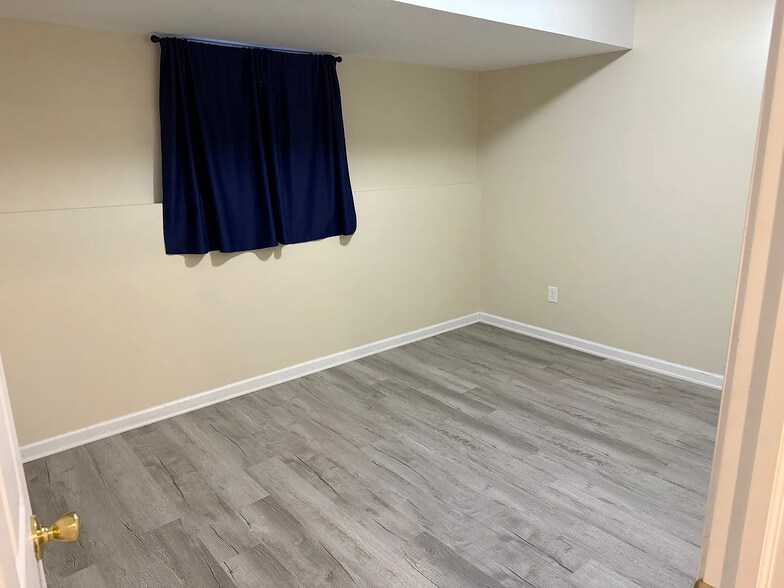 Building Photo - 2884 E Eisenhower Pky