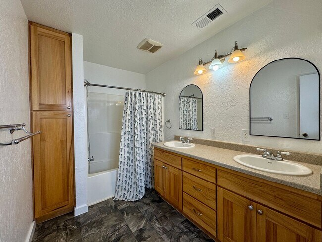Building Photo - 344 Loleta Dr