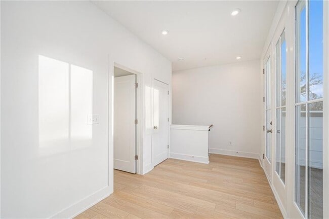 Building Photo - 1825 Gotham Ln NE