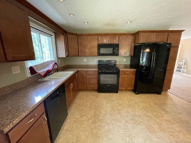 Building Photo - Remodeled 3 Bedroom Home!