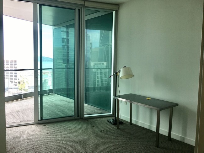 Building Photo - 2BR/2BA 41th Floor at Infinity! VIEWS! Hug...