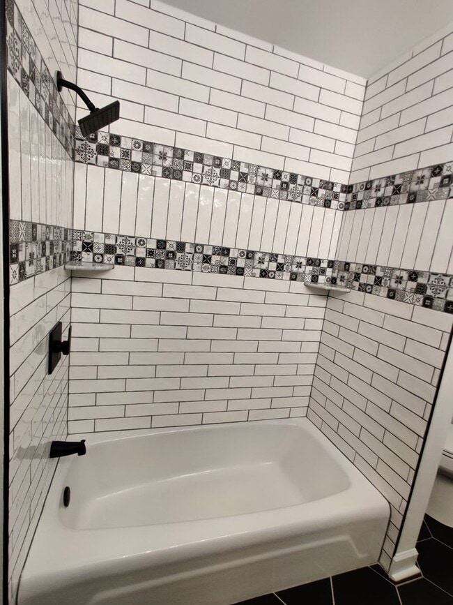Building Photo - Renovated 3 Bedroom Home in Oakdale