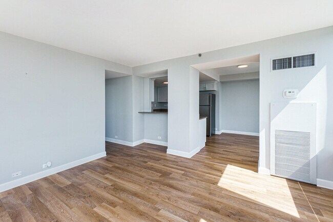 Building Photo - 3320 Spinnaker Ln