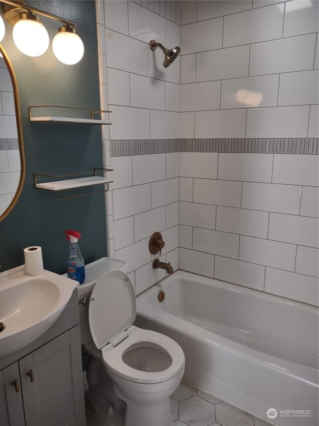 Building Photo - 6815 Lower Ridge Rd