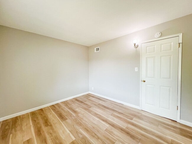 Building Photo - Santa Ana - Gorgeous Interior Remodel 4 be...