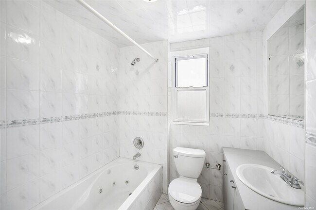 Building Photo - 2826 Batchelder St