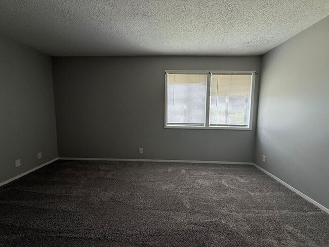 Building Photo - Cute and Convenient  South Nashville Townhouse near BNA and Woodbine - Renovated