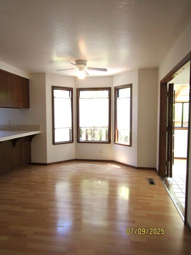 Building Photo - Beautiful Single Story Home in Great Santa...