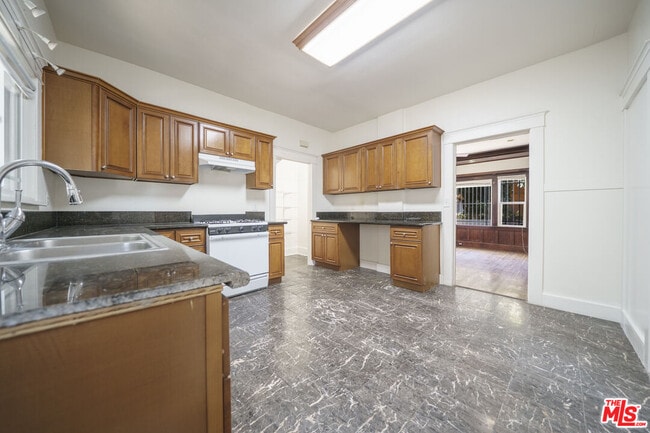 Building Photo - 1417 12th Ave