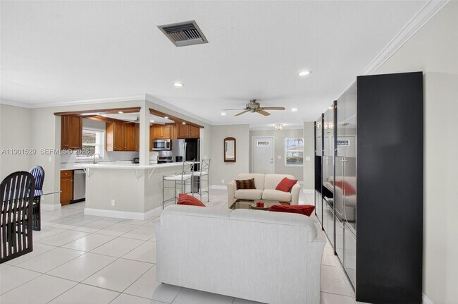 Building Photo - 3810 Rowena Cir