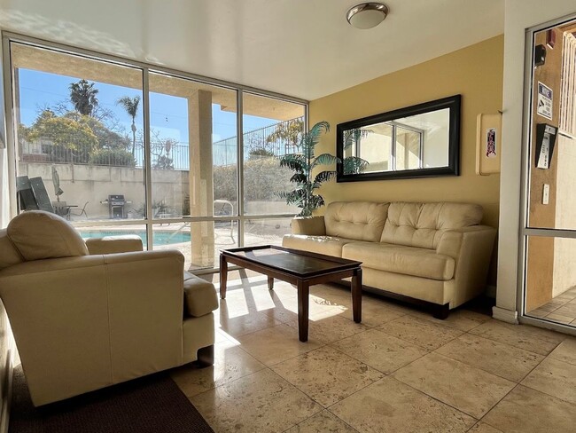 Building Photo - Remodeled 1 Bedroom Condo in the Heart of ...