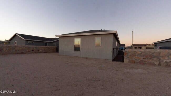 Building Photo - 14316 Paraiso Dr