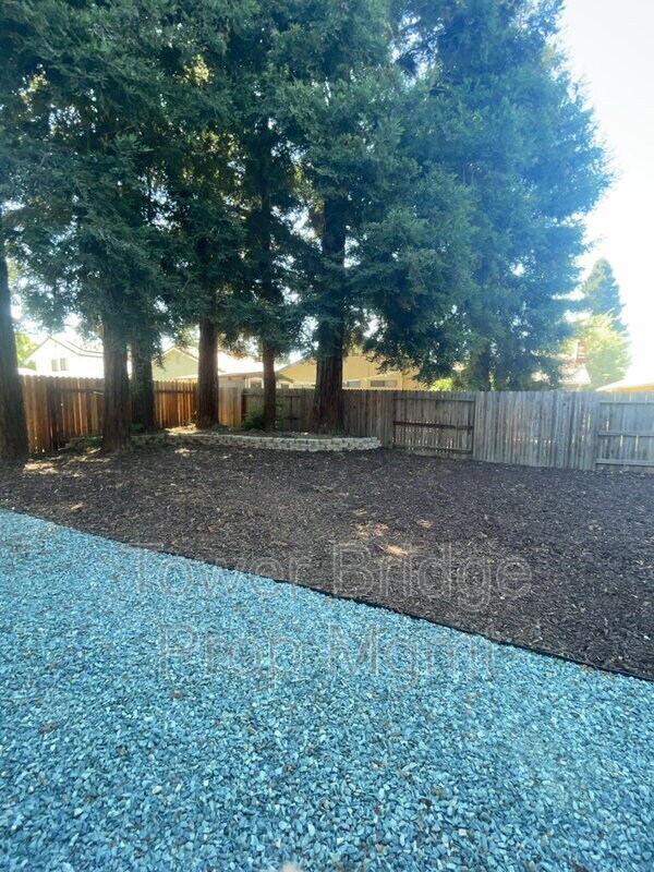 Building Photo - 2247 Atrisco Cir