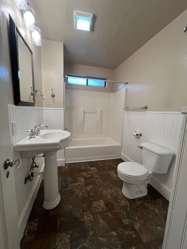 Building Photo - Come check out this Lovely home located in...