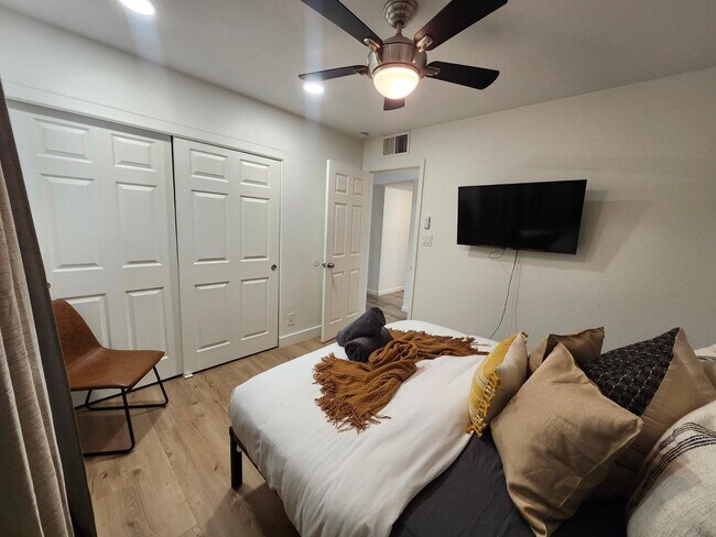Building Photo - 7225 E Villa Way