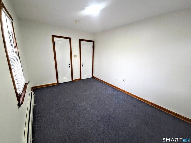 Building Photo - 387 Putnam Pike