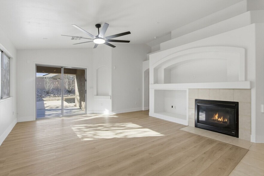 Building Photo - 114 S Beyerville Pl