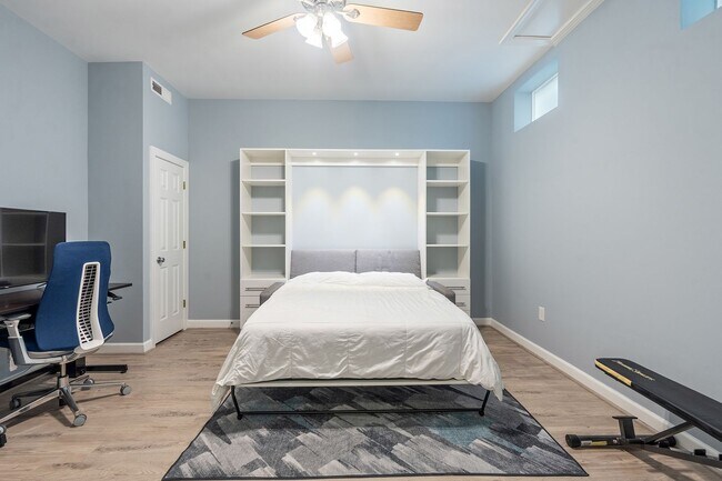 Building Photo - Beautiful Southern Village townhome - Furnished - Mid / Long Term lease options