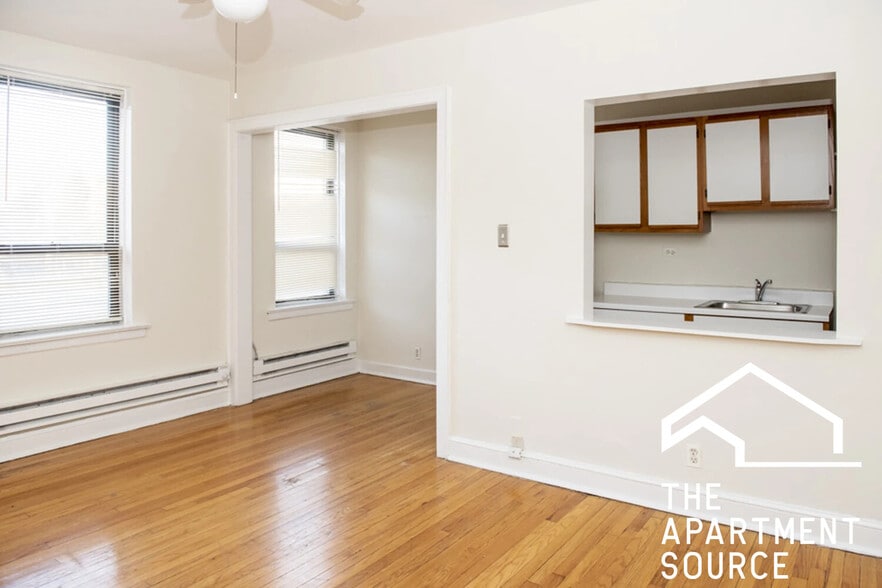 Building Photo - 3346 N Marshfield Ave