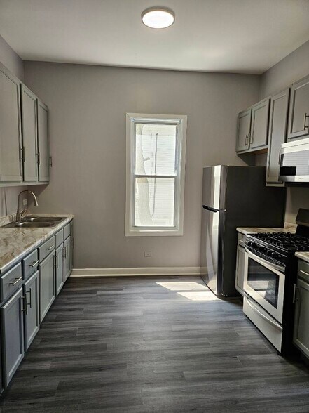 Building Photo - 8020 S Coles Ave