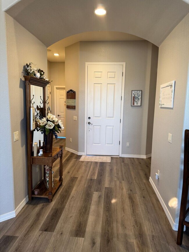 Building Photo - 3 BR Furnished w/Utilities-Vacation Rental- Laughlin Ranch