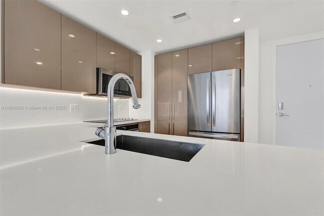 Building Photo - 2000 Metropica Wy