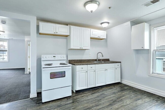Building Photo - 458 Weir St