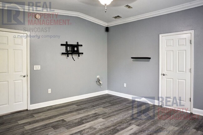 Building Photo - 4407 N Chamberlain Blvd