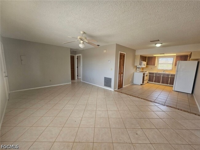 Building Photo - 1221 SE 46th Ln