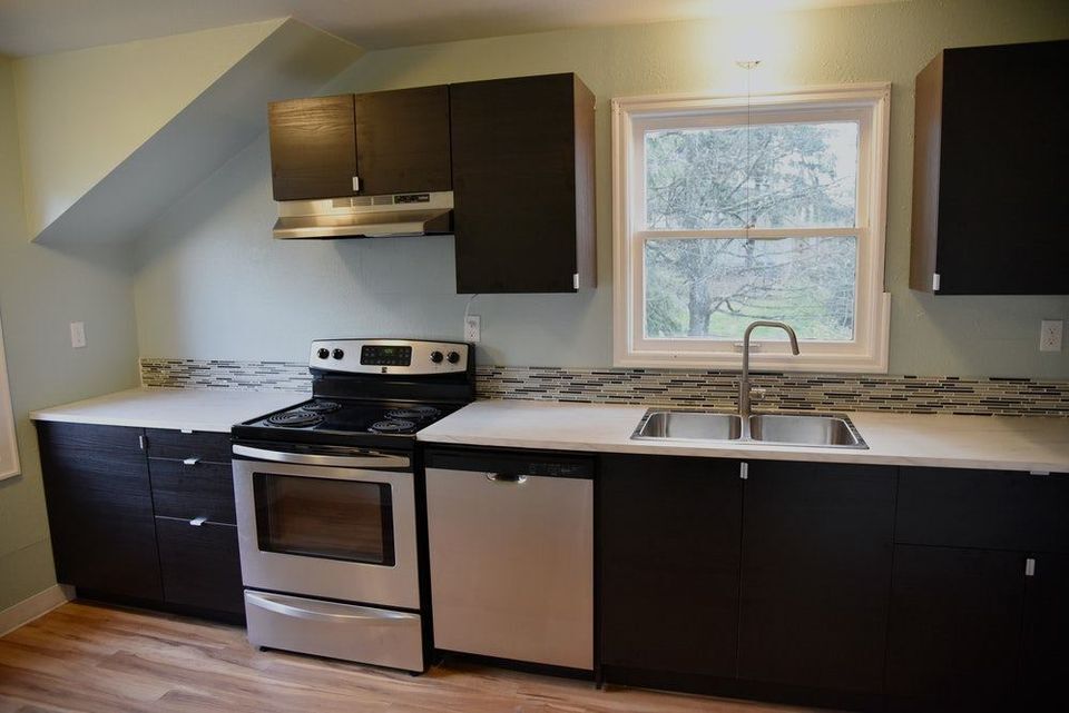 Shared, Newly-renovated kitchen with all new appliances - 4480 SW Pasadena St