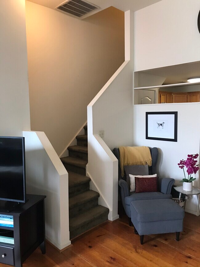 Building Photo - 308 York Ave