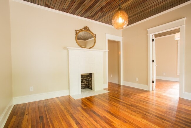 Building Photo - 2018 Englewood Ave