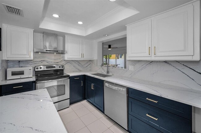 Building Photo - 113 12th St