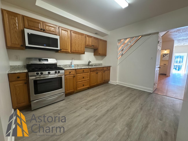 Building Photo - Updated 3 Bedroom Plus Den in East Baltimore