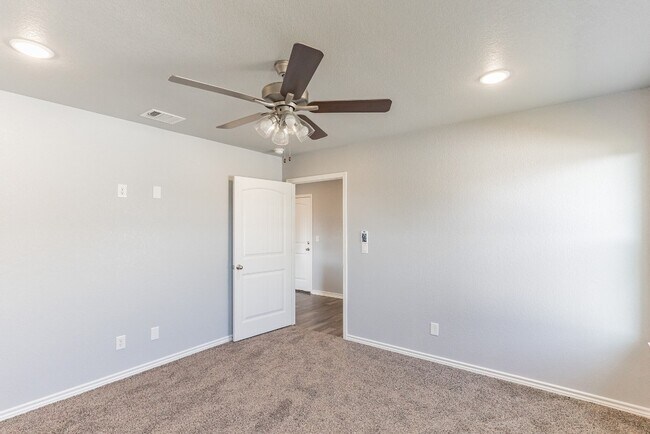 Building Photo - 117 Mike Warner Dr