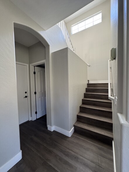 Garage Entry, Powder Room, Stairwell - 524 W Mountain Sage Dr